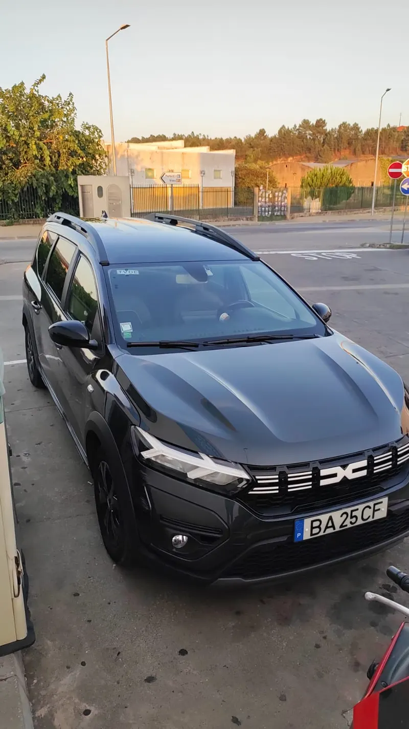 Dacia Jogger preto, fotografia 1 de 1