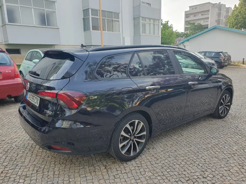 Fiat Tipo Station Wagon preto, fotografia 3 de 3