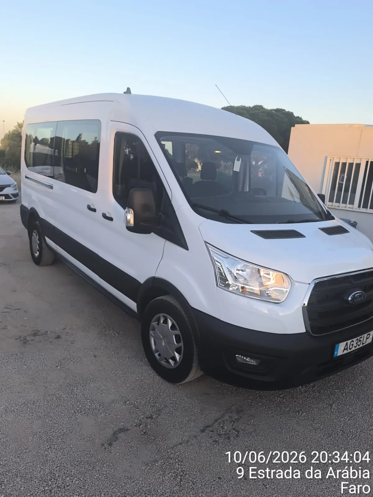 Ford Transit de 9 lugares da Lucena & Urquiza para transfers de grupo