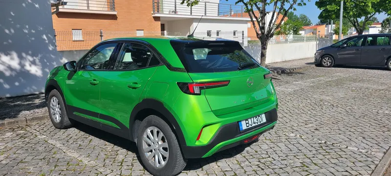 Opel Mokka-e verde, fotografia 2 de 2